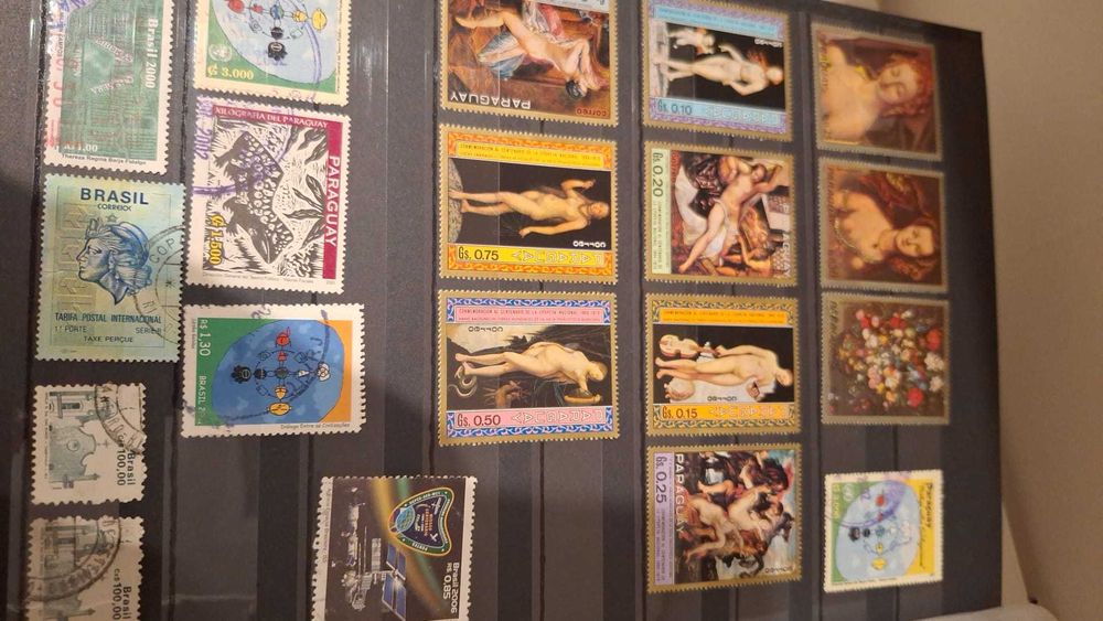 Grande Lote de Filatela: Álbum Classificador + Livros Oficiais CTT + Selos Variados