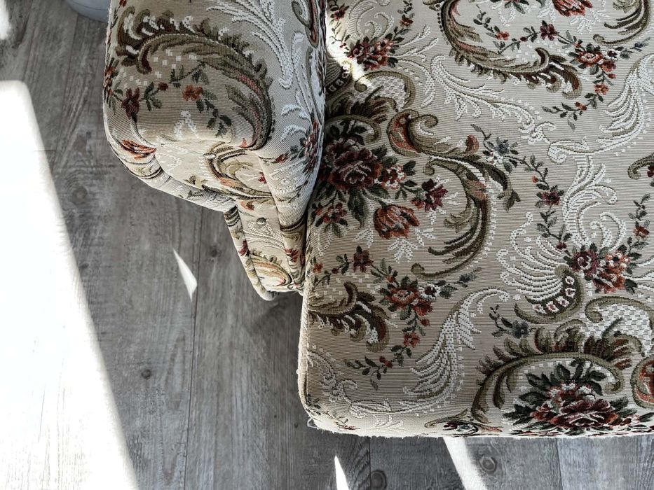 Sofa (Wersalka) z nowym odbiciem.
