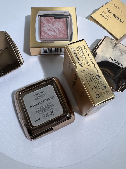 Румяна Hourglass Ambient Lighting Blush