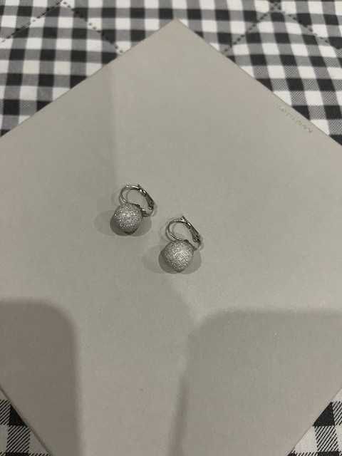 Brincos em bola prateados - Excelente Estado
