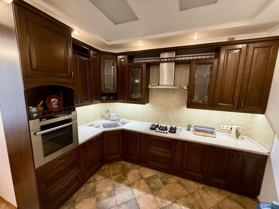 Четырехкомнатная квартира в коттедже на СухомФонтане.Гараж.Автономка.