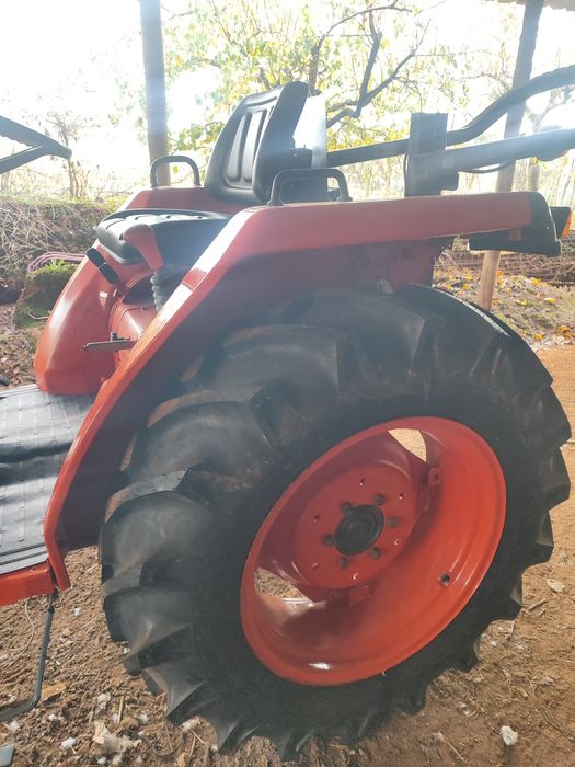 Trator Kubota L3300