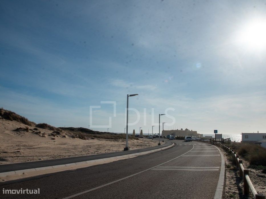 Moradia T4 Cascais e Estoril, em construção com amplo terreno