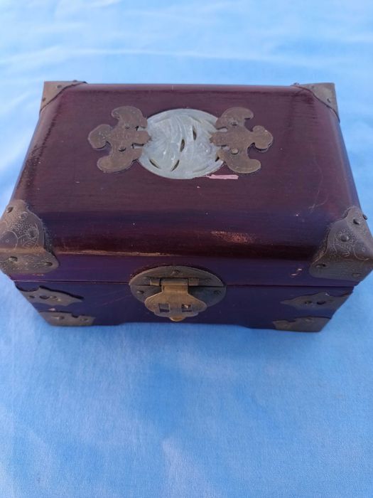 Guarda Joias em madeira lacada chinesa medidas nas fotos