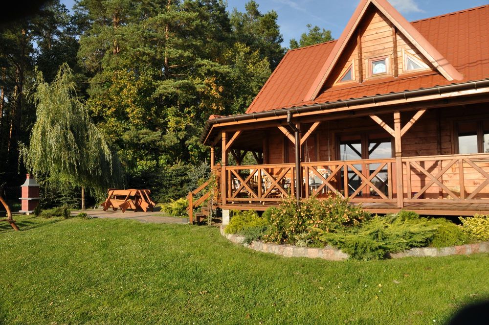 Drewniany domek nad jeziorem Mazury