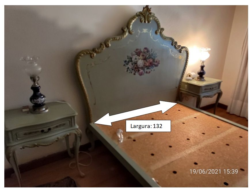 Cama antiga mas em boas condições