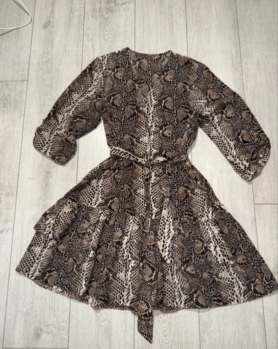 Sukienka motyw wężowy w panterkę wiązana