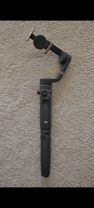 DJI Osmo Mobile 6 (OM6 / OE200) - Como Novo + Tripé Original