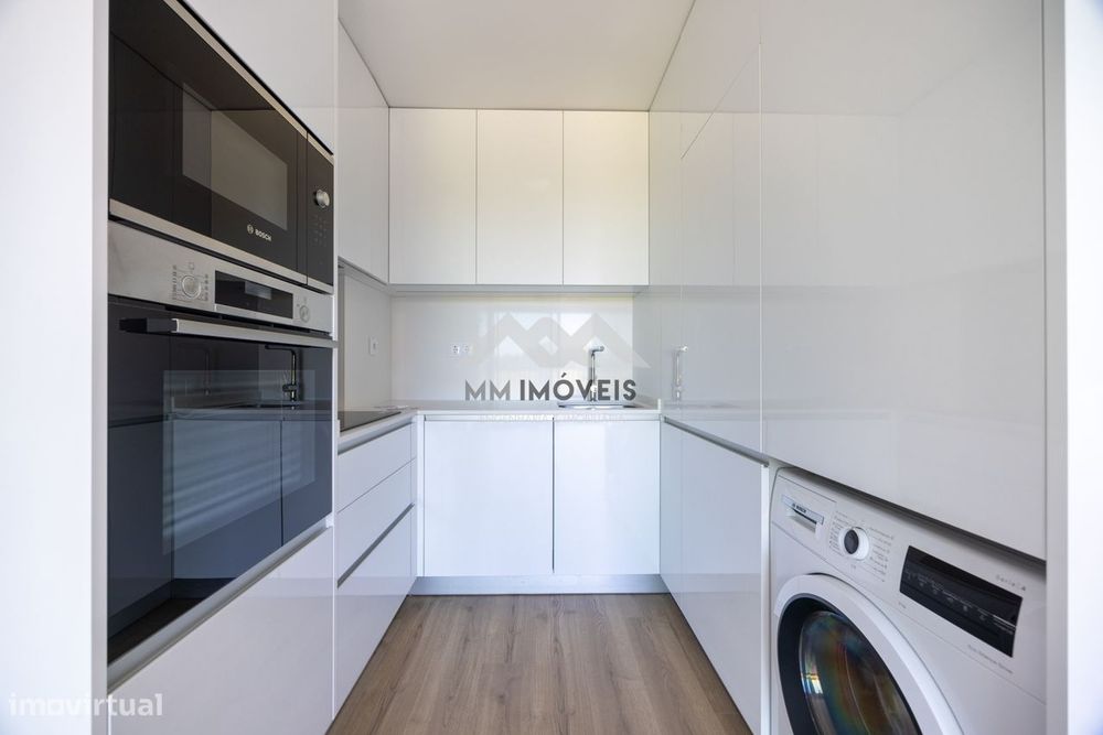 Apartamento T1 Novo |  Polo Universitário  | S. João | Varanda | Garag