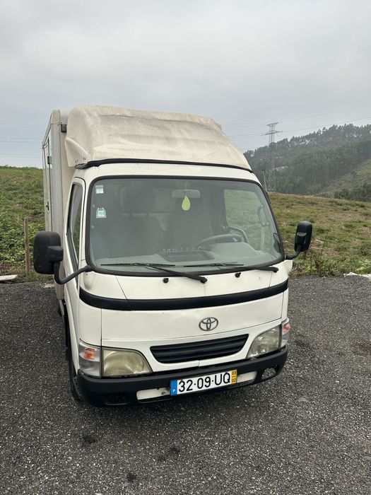 Toyota dyna s com avaria