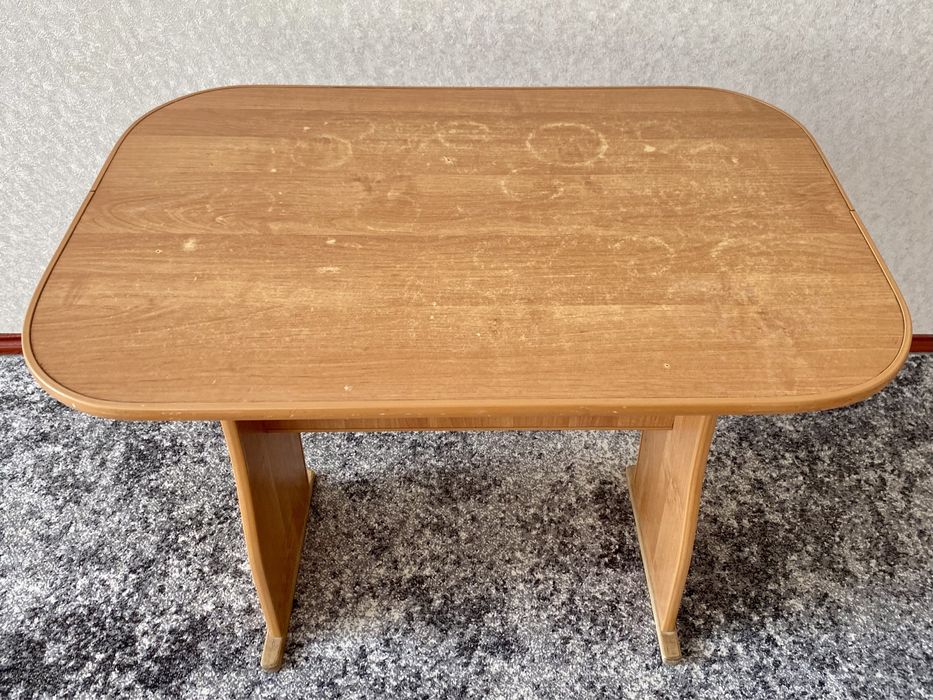 Стіл кухонний / вживаний (самовивіз)