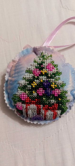 Новорічні іграшки на ялинку