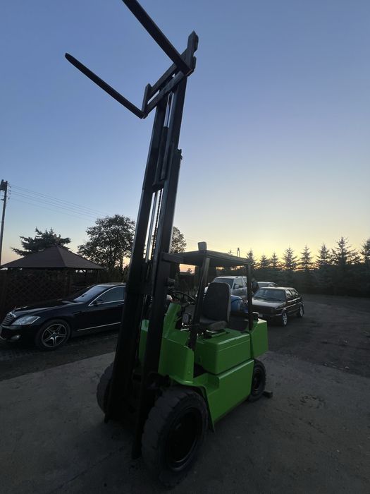 Wózek widłowy CLARK