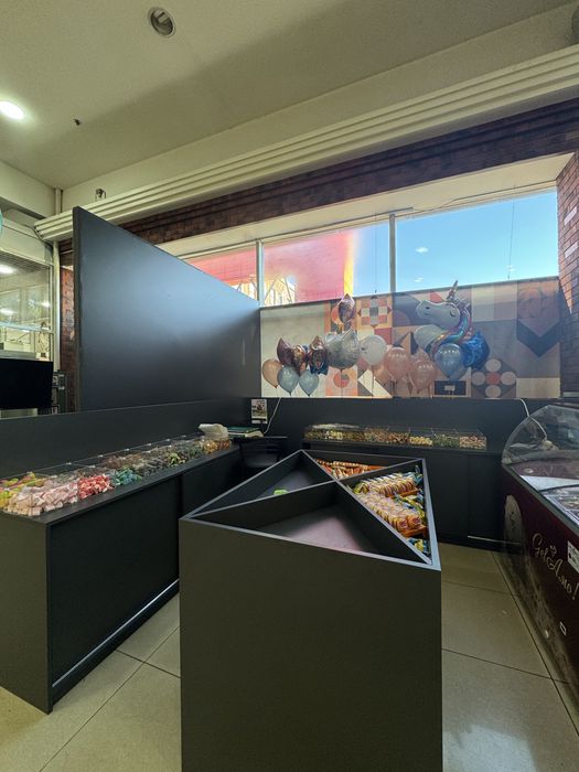 Продам меблі для фудкорту