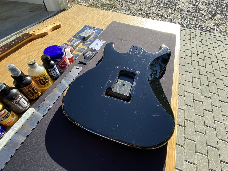 Corpo Stratocaster Squier preto - relic natural - ótimo estado