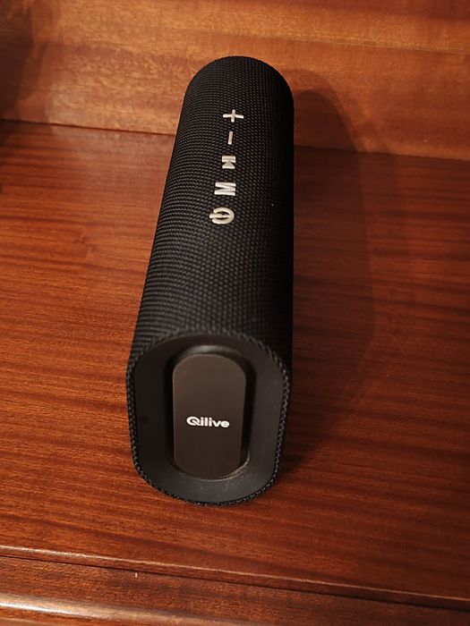Coluna Qilive com caixa