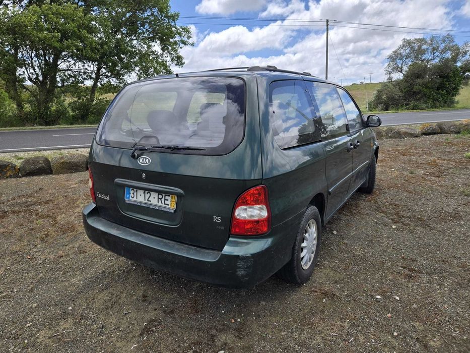 Kia Carnival 7 lugares - 2001