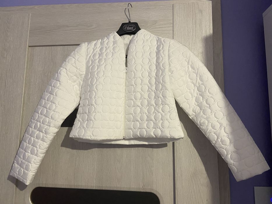 Śliczna sukienka komunijna, alba. Komplet: 2 bolerka, torebka, itd.