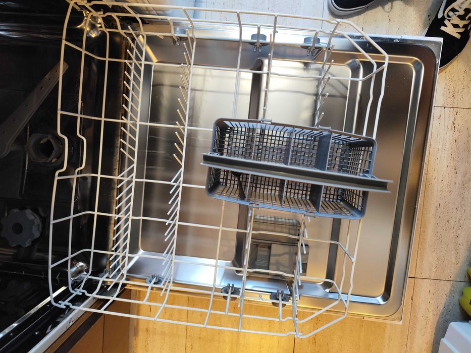 Máquina de lavar loiça - como nova - estado 9 em 10!