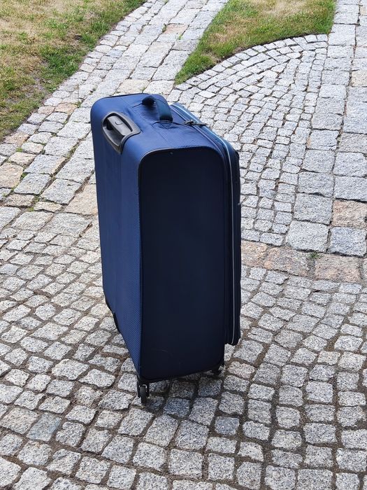 Duża walizka w bardzo dobrym stanie
