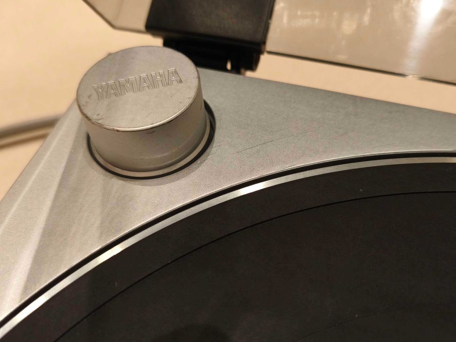 gramofon YAMAHA P-320