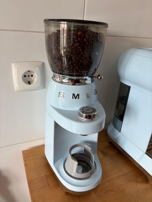 Máquina de Café Expresso + Moinho de Café