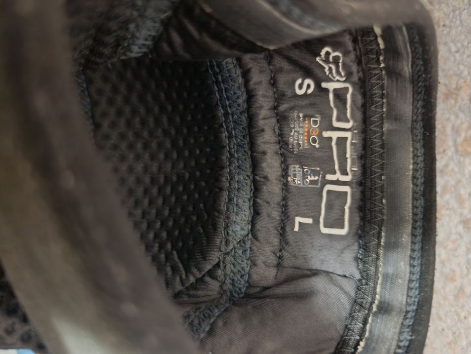 Захист колін FOX LAUNCH PRO D3O