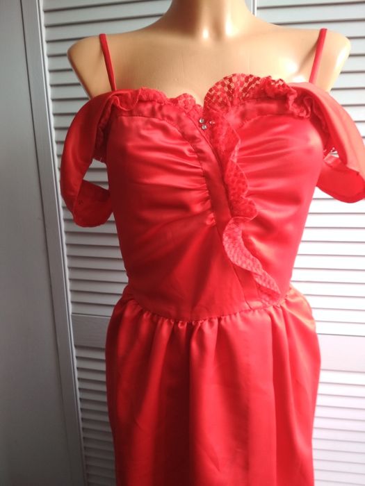 Sukienka vintage retro opuszczane ramiona balowa czerwona wizytowa