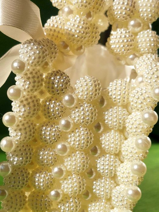 Exclusiva e Única Mala de Pérolas Brancas para Senhora
