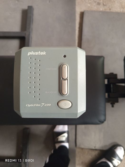 Plustek OpticFilm 7200, wyspecjalizowany skaner przeznaczony wyłącznie do digitalizacji filmów 35 mm (negatywów) oraz slajdów
