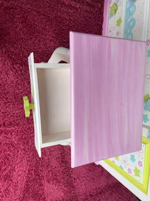Mesa de cabeceira para quarto de criança