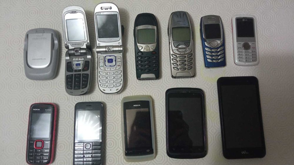 Lote de 12 Telemóveis (vintage e smartphones) – Coleção ou Peças