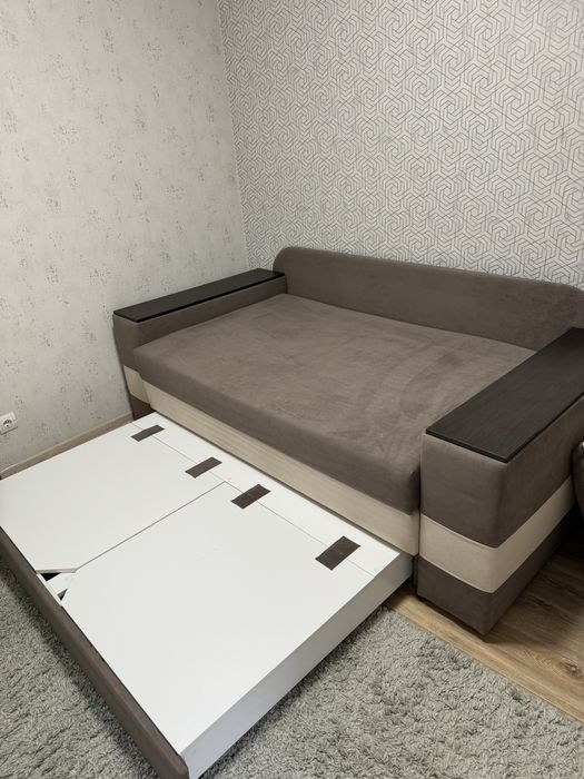 Зручний диван для щоденного сну