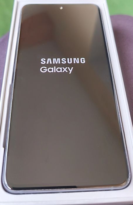 Samsung Galaxy S21 FE 5G (model SM-G990B/DS) – Graphite, 128 GB