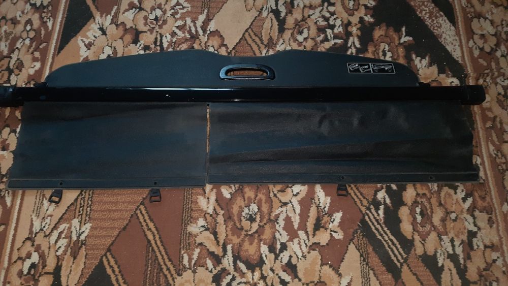 Продам багажную шторку на Toyota Highlander