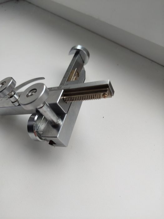 Припаратоводій до мікроскопа.