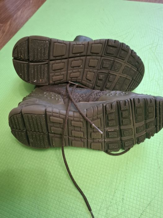 Продам високіі кросівки  Nike б/у