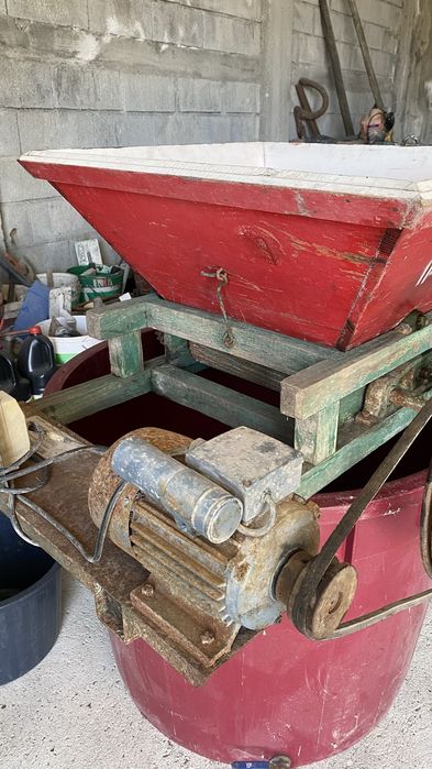 Reladora de uvas  com motor