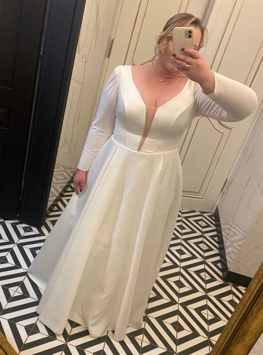 Suknia ślubna plus size z trenem