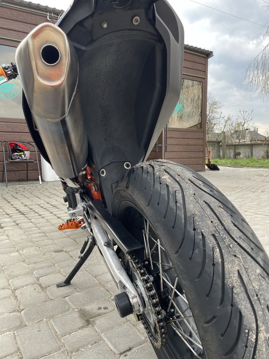 Мотоцикл Supermoto KTM 690 SMC-R 2022