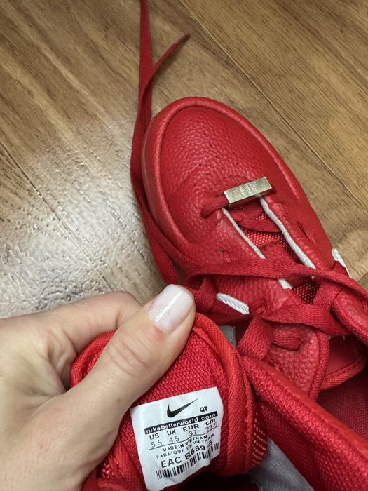 Кросовки найки червоні