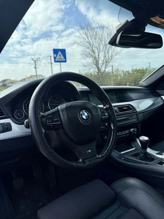 BMW 520d Pack M, 184cv, Tecto Panorâmico, Jantes 20”, Faróis LED