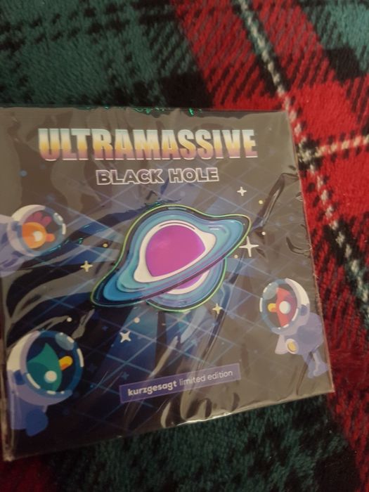 Продам ограниченный значок Kurzgesagt Ultramassive Black Hole — Коллек