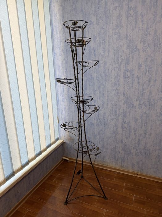 Підставки для квітів, горщики, лійки