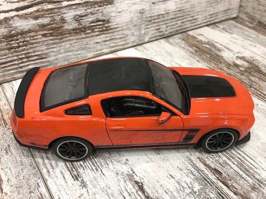 Металева машинка модель Chevrolet Camaro Ford Mustang