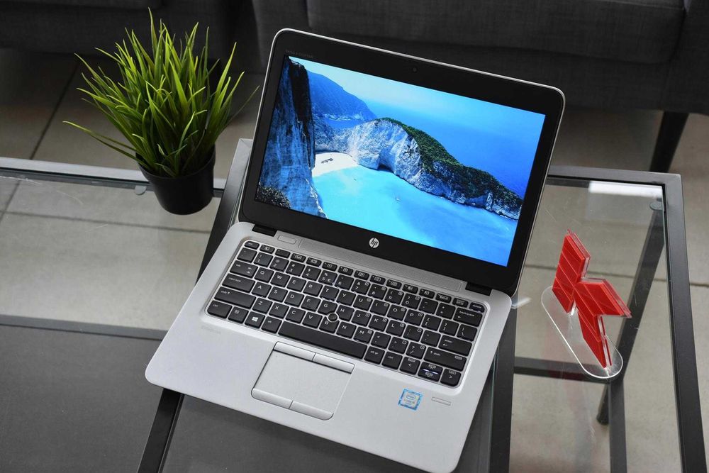 Laptop HP 820 G3 / i5 / 16GB DDR4 / 240GB SSD / 12 cali / Windows 11