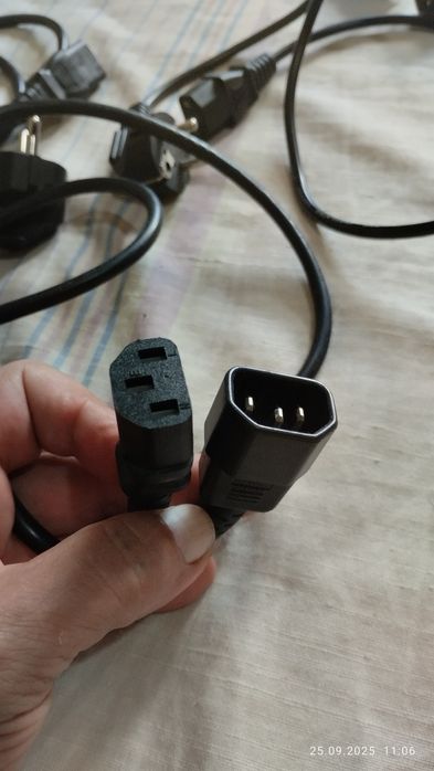 шнур питания компьютера