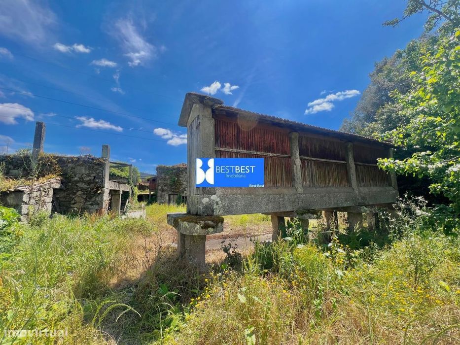 Quinta Com Projeto Aprovado Em Crespos, Braga