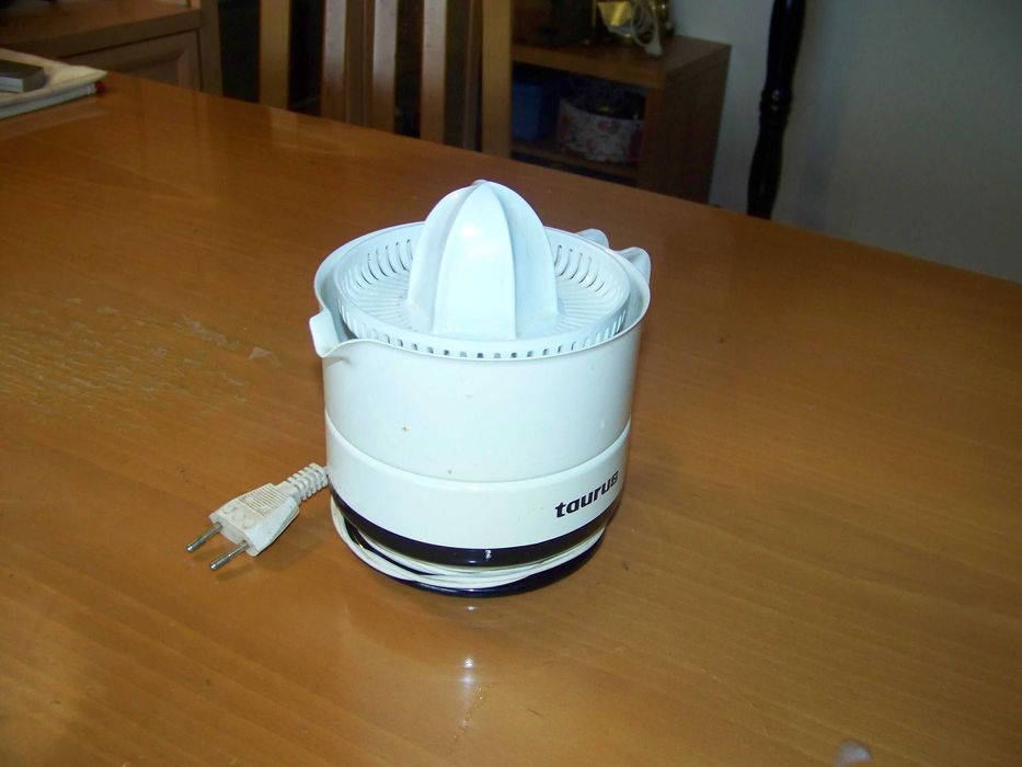 espremedor de citrinos TAURUS