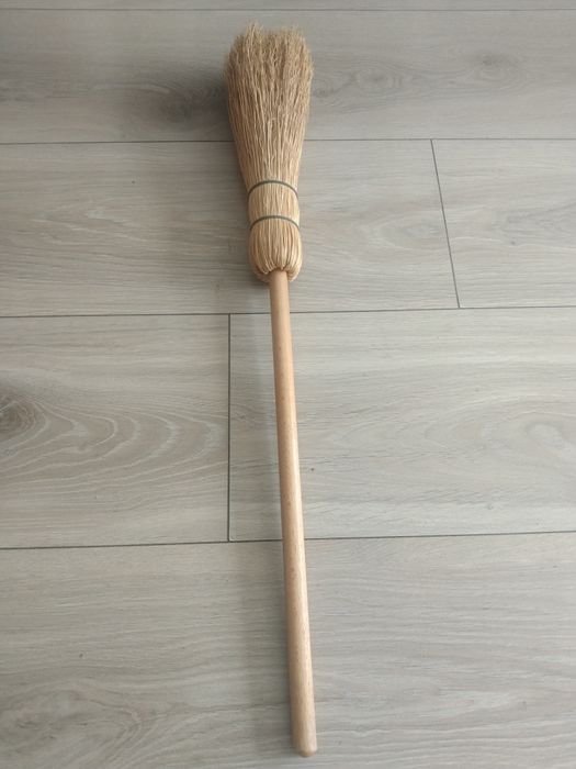 Mała miotełka drewniana